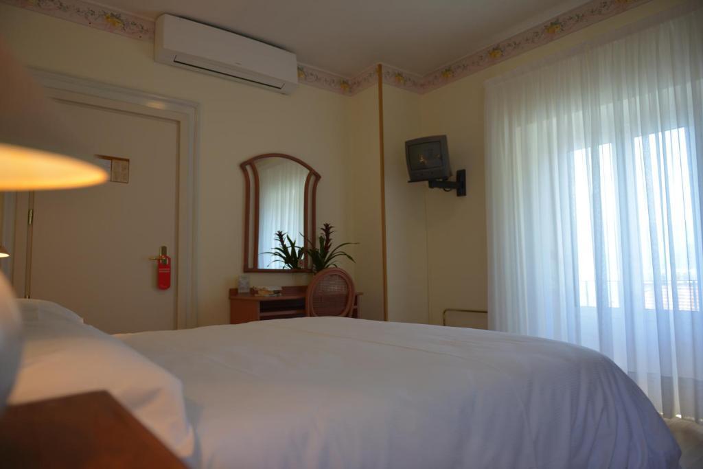 Villa Belvedere Como Lake Relais Argegno Δωμάτιο φωτογραφία